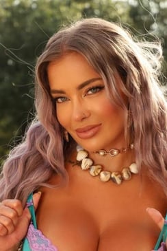 Hayley Davies VR porn